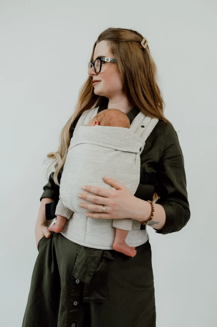 QUSY MINI LINEN BEIGE  nosidełko regulowane z lnem 0-24 m